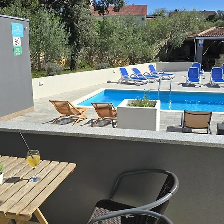 Apartments Villa M&M Novalja Exterior photo